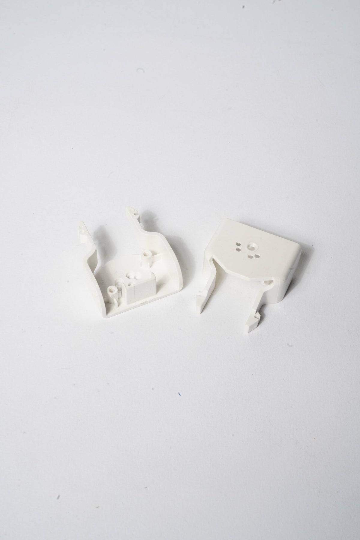 White Clips with Screws, 2-Piece, B223958 - Commercial Climate Supply